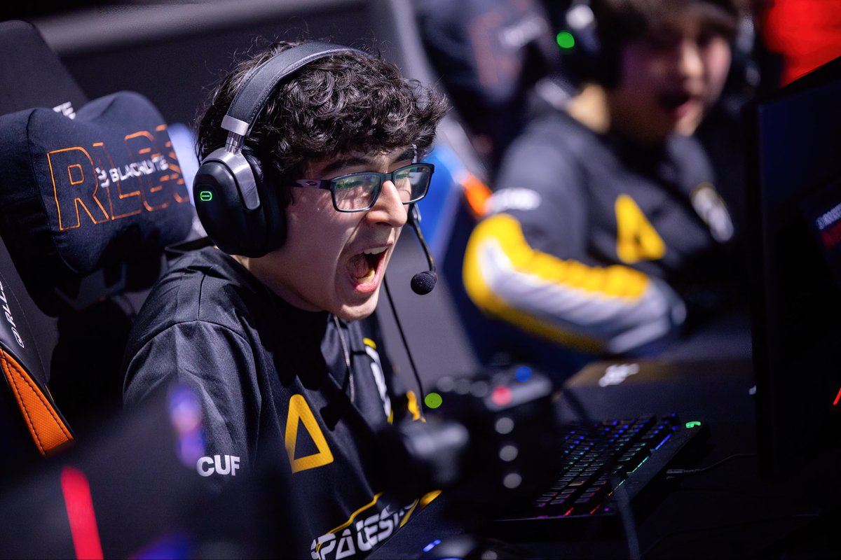 Rl_hatercentral's tweet photo. Zach vs Falcons in 4 games

1.20 xG
8 shots
0 goals
0 assists
0 game wins
0 impact
0 good plays
0 bitches

WHAT DOES HE DO????? https://t.co/v5Zm8J1UHC