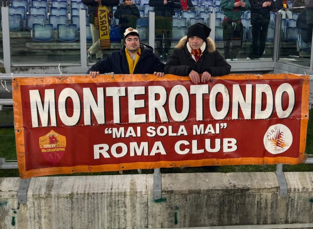 Lenzi12Luca's tweet photo. Con amici del club https://t.co/XDZ0mMQLul