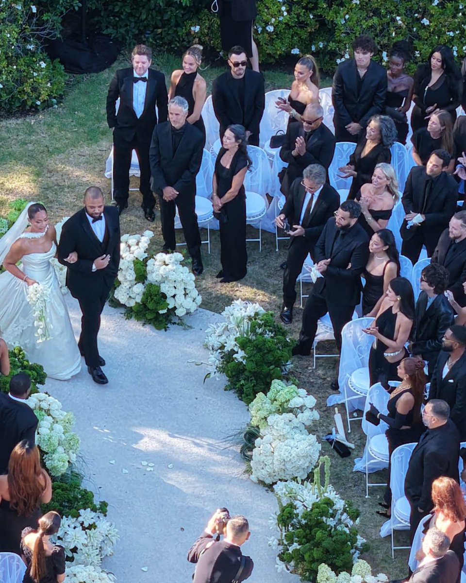 PageSix's tweet photo. Knicks star Karl-Anthony Towns and Jordyn Woods tied the knot in a gorgeous black-and-white themed ceremony in Malibu, California, on Saturday. Per photos obtained by Page Six, the romantic ceremony was attended by stars like Woods’ longtime bestie Kylie Jenner and her boyfriend, Timothee Chalamet, as well as Justin and Hailey Bieber and more. More pics at the link in bio. 📸: @backgrid_usa