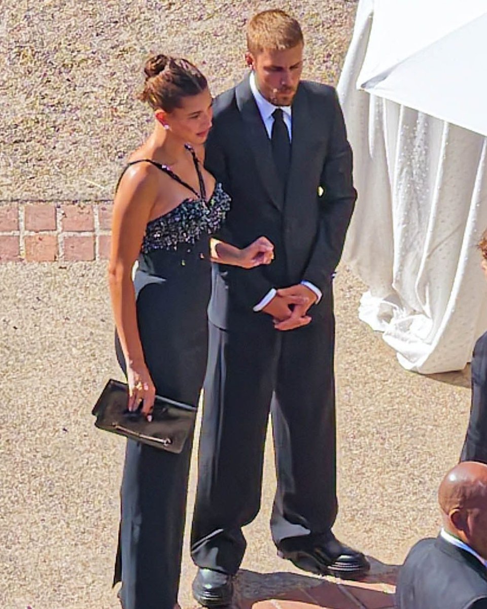 PageSix's tweet photo. Knicks star Karl-Anthony Towns and Jordyn Woods tied the knot in a gorgeous black-and-white themed ceremony in Malibu, California, on Saturday. Per photos obtained by Page Six, the romantic ceremony was attended by stars like Woods’ longtime bestie Kylie Jenner and her boyfriend, Timothee Chalamet, as well as Justin and Hailey Bieber and more. More pics at the link in bio. 📸: @backgrid_usa