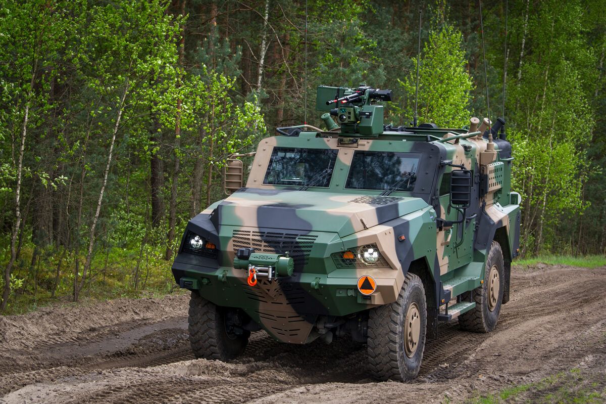 AltairAgencja's tweet photo. Huta Stalowa Wola podpisała z CSG Polska trzy umowy w sprawie dostaw podwozi dla pojazdów opancerzonych Waran 4x4 i Heron 6x6.

https://t.co/u7PrktWh6j

@AltairAgencja #Przemysłzbrojeniowy #WojskaLądowe #PGZ #HSW https://t.co/EFo9ID0Znz