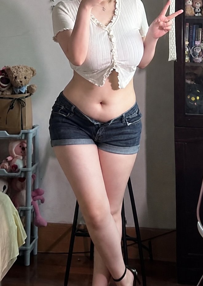 YoungMightyRod's tweet photo. 我这种算bbw吗，感觉自己好肥美 #母猪 #bbw #肉便器 #露出 https://t.co/UzmRlyqs7X