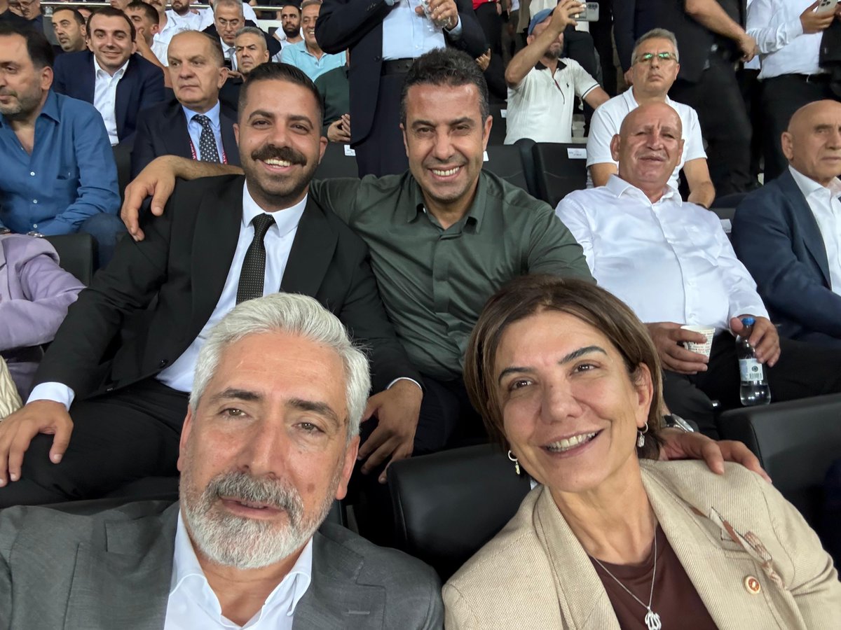 HamitSumer21's tweet photo. Liderlik Diyarbakır’ımıza, şampiyonluk Amedspor’umuza yakışıyor... 🏆

Bu şehrin inancı, azmi ve coşkusu bugün bir kez daha sahaya yansıdı.

Amedspor’umuzu yürekten tebrik ediyor, başarılarla dolu bir sezon diliyorum.

Her hebî #Amedspor 💚❤️ https://t.co/FUURf70Iv4