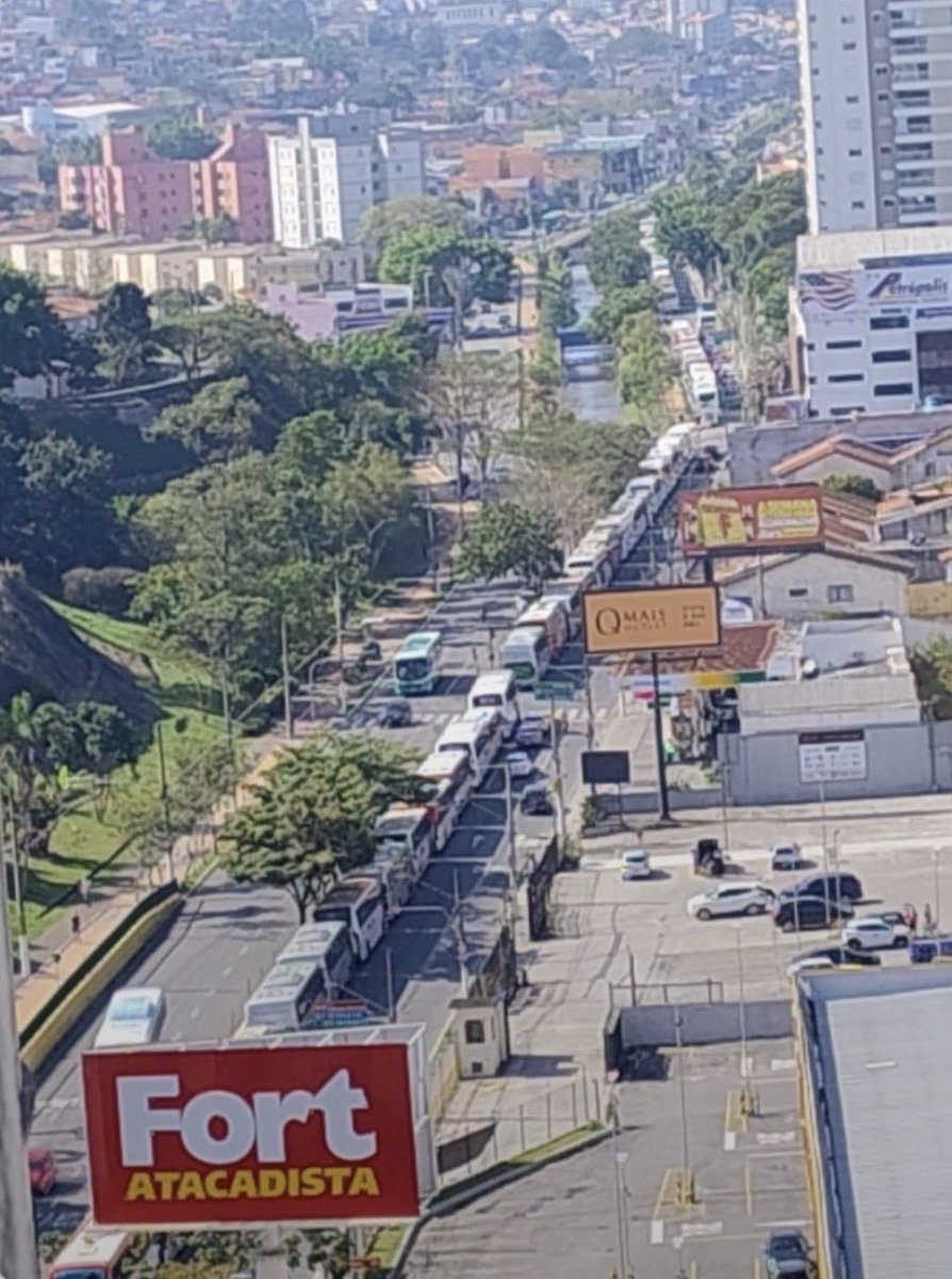 Alexmorettibr's tweet photo. O pão com Mortadela voltou com força financiado com dinheiro publico pra preencher vazios em eventos do Lula https://t.co/pvJdTtcrOQ