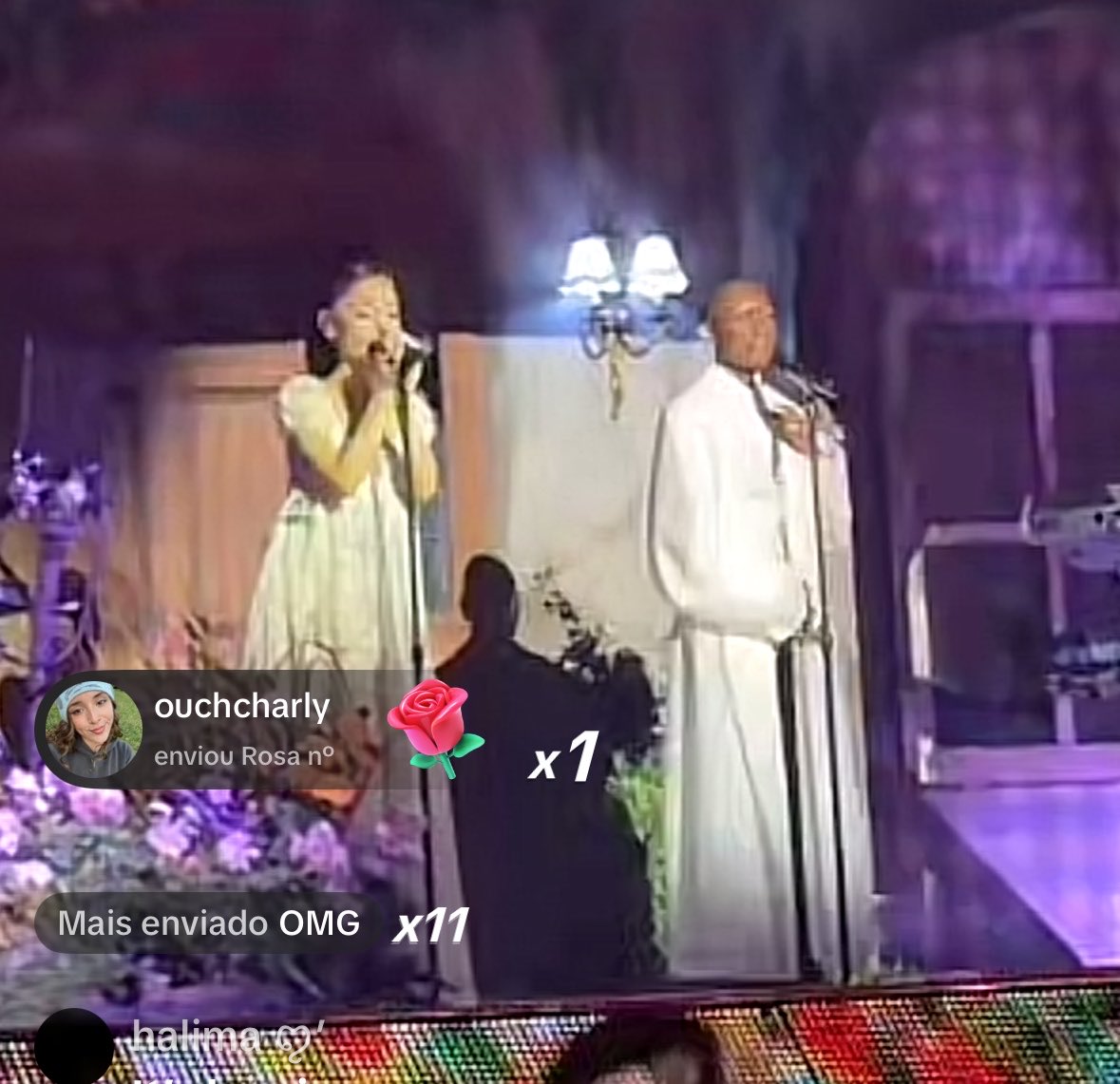 arianagrandebr's tweet photo. 🚨 ARIANA GRANDE E CYNTHIA ERIVO NO PALCO!!!!

#ESTLondon https://t.co/unHsWRZKfe