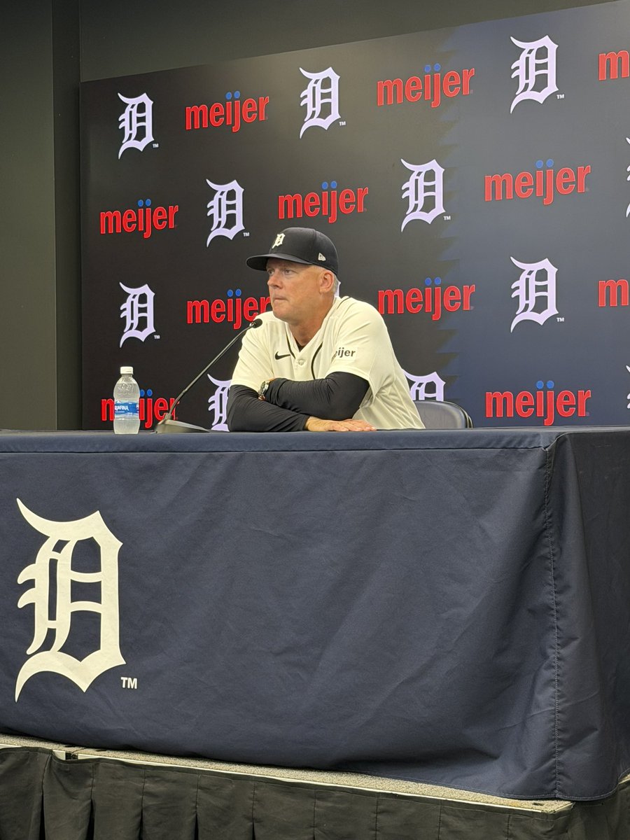 BradGalli's tweet photo. AJ Hinch on the White Sox returning the favor and sweeping the Tigers:

“I hate this side of it. Obviously I like the other side of it,” he said. “It’s no surprise, given that we’re so close to one another… except that they came in and won three games.” https://t.co/bmrMsPjJRR