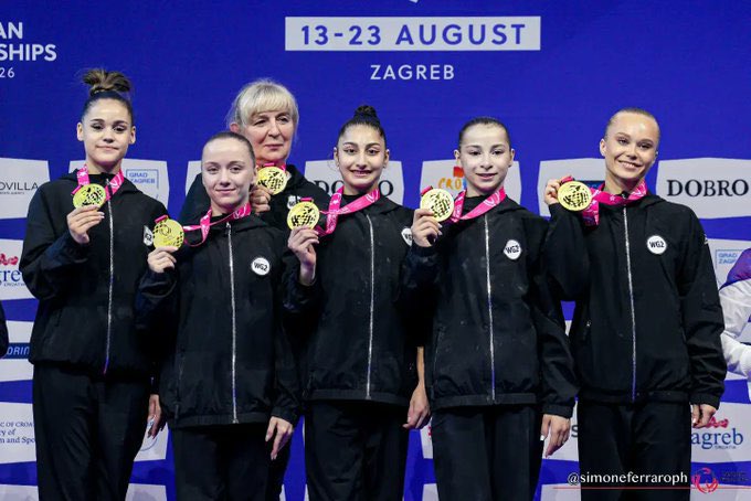 Titithebest4's tweet photo. les larmes d’Angelina Melnikova à la remise de sa première médaille d’or 🥇
Pas de drapeau. Pas d’hymne.😎

Aujourd’hui la Russie remporte la médaille d’or 🥇 du concours général par équipes à Zagreb.

Malgré les tentatives de refuser le visa pour Angelina Melnikova 😎
Malgré l’humiliation.💪🔥

Elles ont répondu de la plus belle des manières.
🇷🇺👑 
Des 👸❤️