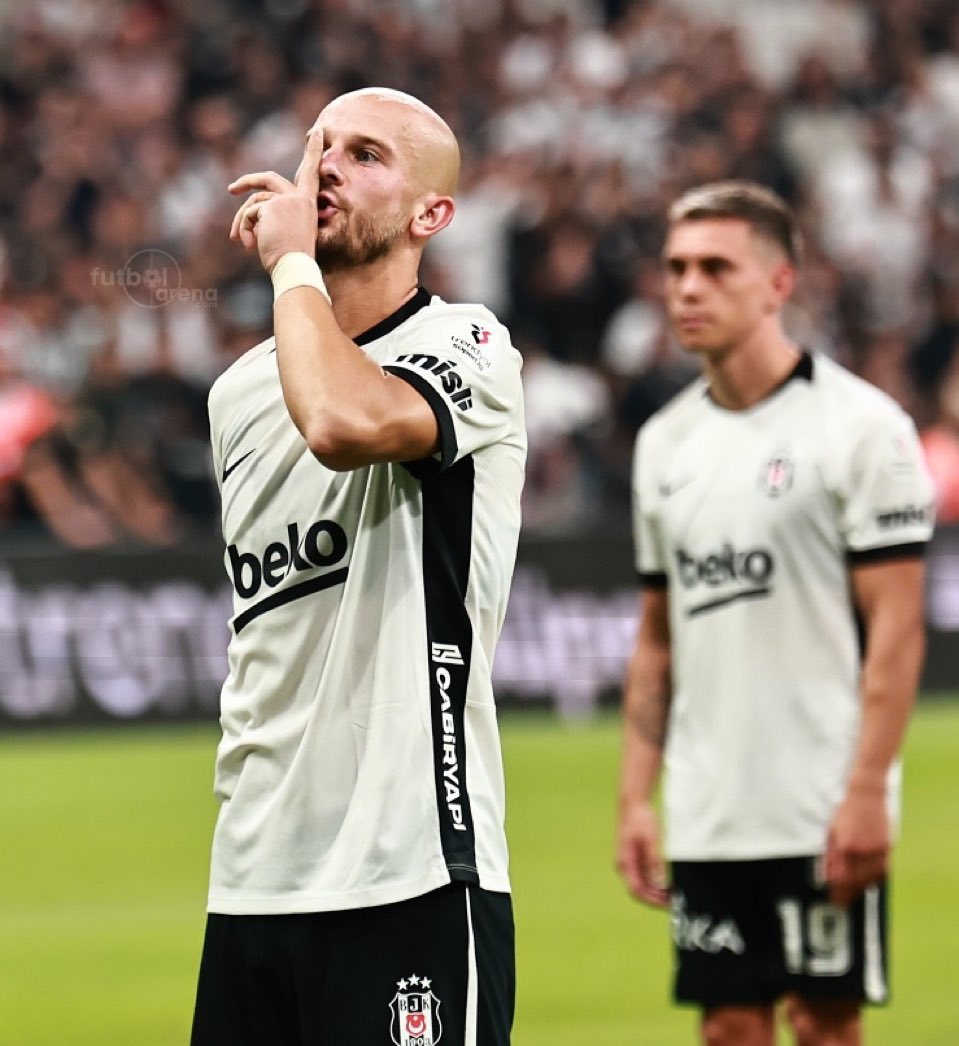 eagle_media__'s tweet photo. Maç sonu galibiyet 3'lüsü Cerny'den.🦅 https://t.co/g4sn85SNL1
