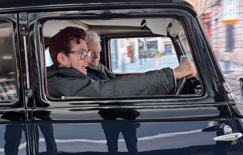 davidtennantdly's tweet photo. 🎬Behind the scenes of #GoodOmens 3 https://t.co/QX9NqOgYWr