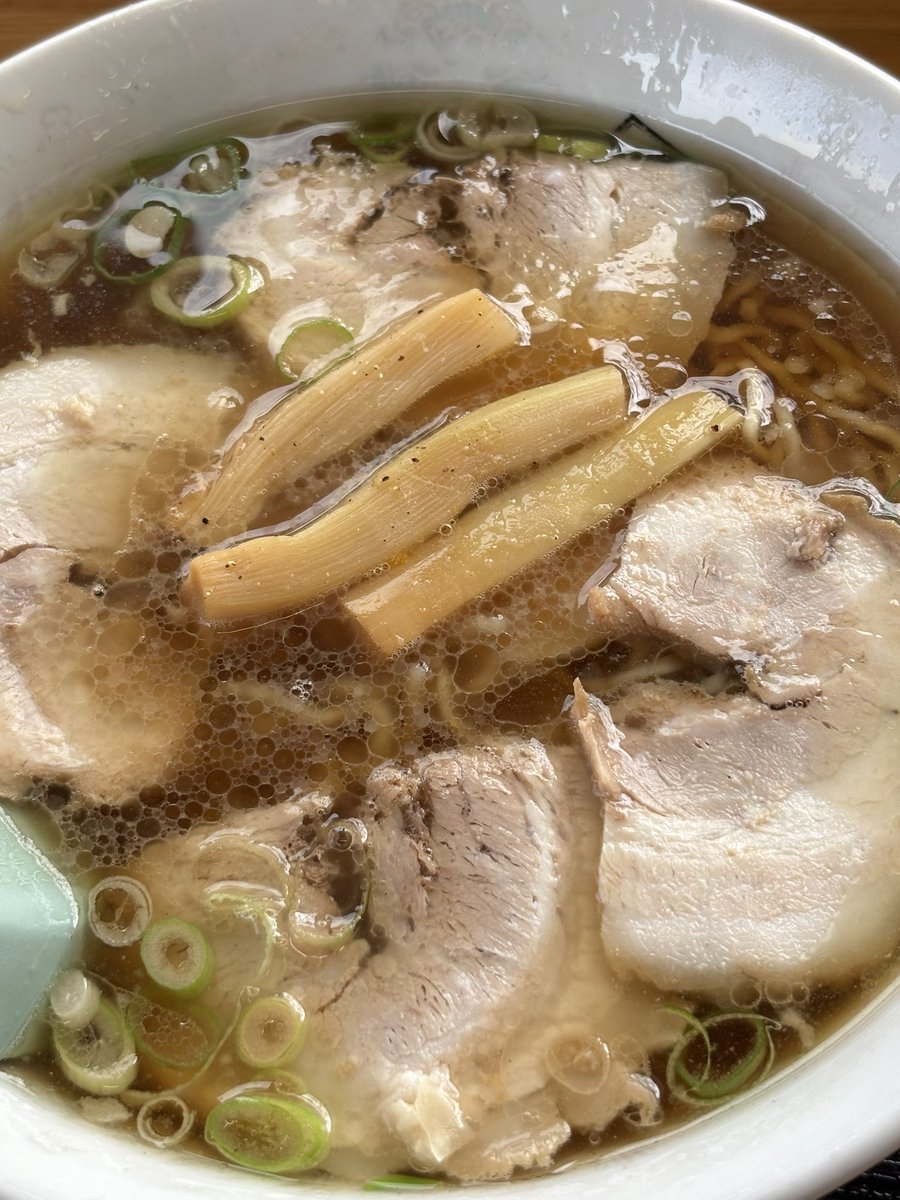 hide3deyoro's tweet photo. 新月　さん

チャーシューメン　¥1,050

ご馳走様でした🙏🙏🙏

#ラーメン
#中華そば
#チャーシューメン
#酒田 https://t.co/NEgVLSzE8X