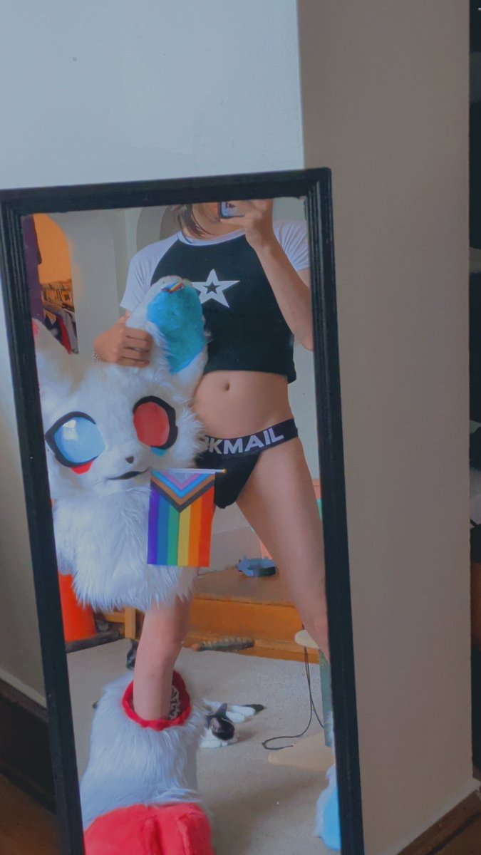 Tssuuunn's tweet photo. BUNNY ASS???! #murrsuit #murrsuiter https://t.co/eRyx8ZQUyB