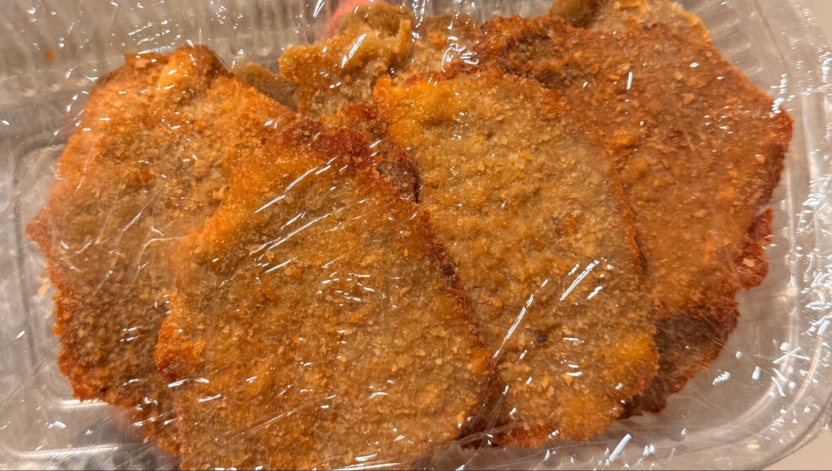 violetcaru's tweet photo. El mayor tesoro que tendré en mi vida es la bandejita de milanesas de mi abuela https://t.co/O4f2hcLh34