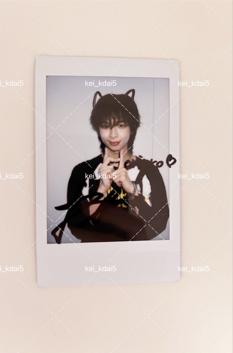 kei_kdai5's tweet photo. 時差ですが...
おゆちゃんのおかげでタワレコチェキ大悟来てくれました！感謝😭💞
ホリプロポーズかわいい〜〜！！！ https://t.co/3ky1IWxoGO