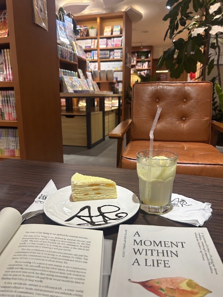 xx_rinxtu's tweet photo. Reading books, listening to music, watching dramas—spending time on things that make you feel good—it doesn't seem like a waste after all! https://t.co/ZEmlyR7iyo