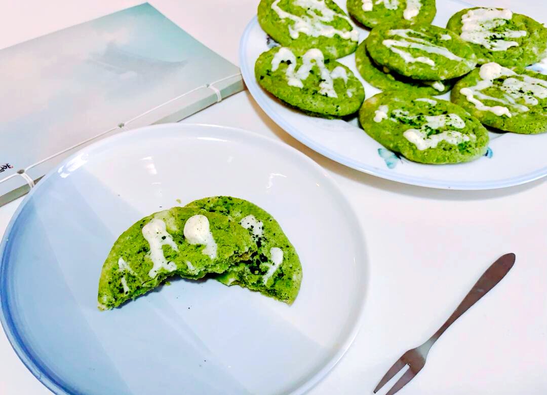 LennyViper's tweet photo. Hey food buddy! Got my new pack of matcha cookies  Sharing the yum with anyone who needs a little sweet pick-me-up today https://t.co/mHO2e0rnvG