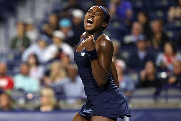 TheTennisLetter's tweet photo. Gauff d. Samsonova 2-6 6-4 6-1 in Cincinnati

Coco gets her 35th win of the season

The 2023 champion is back where it all began

This is the place where she won her 1st WTA 1000 title… &amp; she followed it up with her 1st Slam at the U.S. Open a few weeks later

A happy place 🇺🇸❤️ https://t.co/ErPaUTcBel