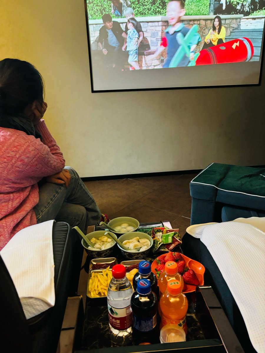 OHertha73405's tweet photo. Missing my person miles away, but a 10AM video call and a shared snack at the same time makes the distance feel smaller. Love you beyond the kilometers.， https://t.co/6O0eVtG7az