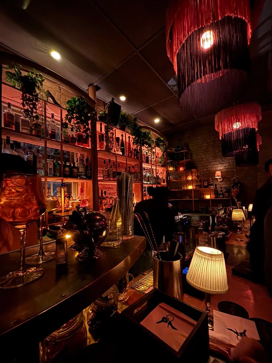 cryptoqueedw's tweet photo. The exquisite decor was immediately apparent upon entering. https://t.co/QRhoWrgr8z