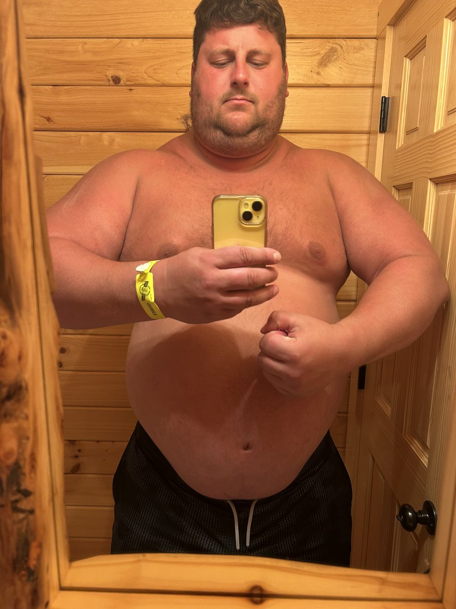 BeefyBowser's tweet photo. This big beefy bear walks into your cabin….what are you feeding him? 👇 https://t.co/I7mKXDOaLb