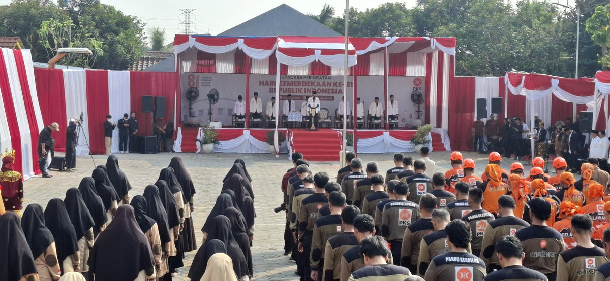 PKSejahtera's tweet photo. Suasana Upacara Hari Kemerdekaan ke-81 Republik Indonesia di kantor DPP PKS pagi ini. 

Seperti halnya dilakukan pada setiap tahunnya. Agenda PKS Upacara Hari Kemerdekaan di kantor PKS seluruh Indonesia 

#PKS81tahunRI https://t.co/eUKlnJxNJF