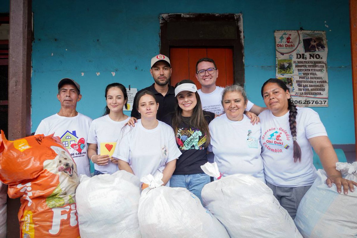 EsmeHernandezSi's tweet photo. A esta hora seguimos recorriendo las zonas rurales de Risaralda afectadas por el terremoto. Estamos entregando ayudas a los refugios y fundaciones.

Cada grano que recibimos en donación lo estamos entregando directamente para asegurar que llegue a quienes lo necesitan 🩷 https://t.co/qREFJ8MgbM