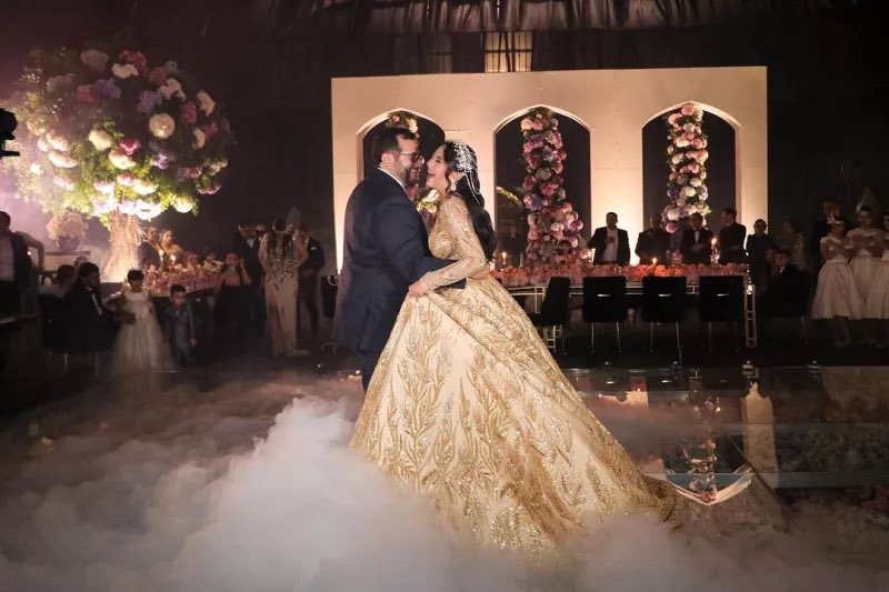 jorgegogdl's tweet photo. La boda de Cristiano Ronaldo.

Los XV años de la hijastra de José Ramón López Beltrán en Culiacán. https://t.co/RWG8xEY9oy