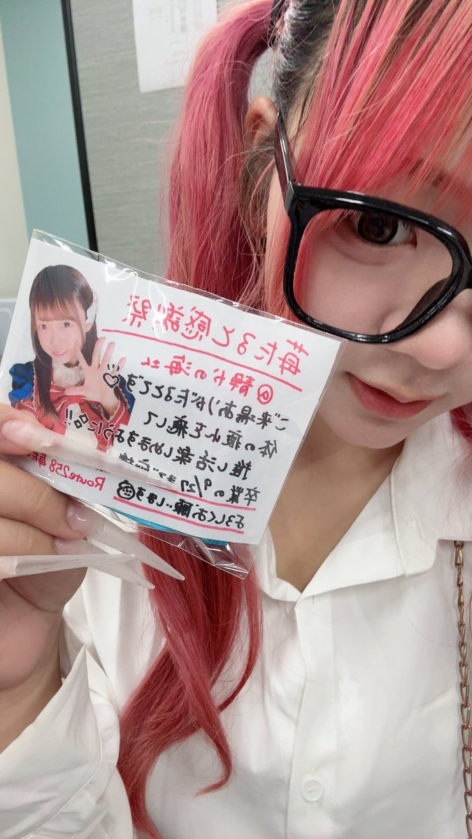 TAKOL1N's tweet photo. 楽しい2日間ありがとうございました!!
お歌は下手っぴなので黙ってきゅうり食べときます😆

次のライブは22日らしいので良かったら来てくださいやがれ

 #まぁいっか #たこよりイカ派 #新人 #名古屋アイドル https://t.co/RMs89lDcTz
