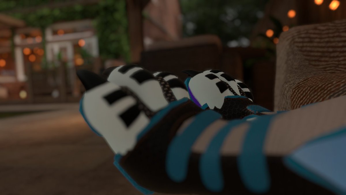 AAinch0's tweet photo. Well guys Solvka finally has clothing and footwear, guess where you're going first~ https://t.co/mjS9D5Q59y