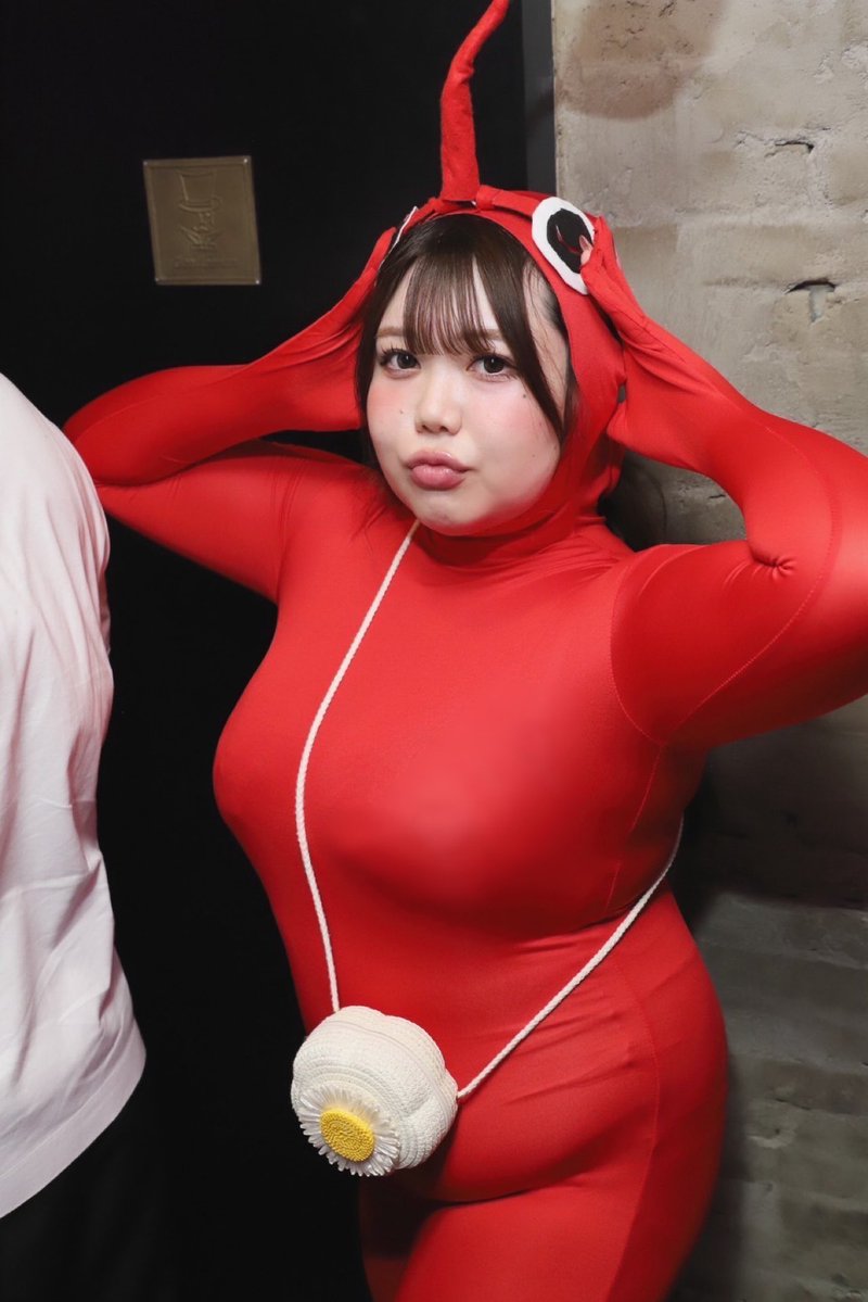 s_monmo_'s tweet photo. 顔出しコスプレを出さなかった理由

＿人人人人人人人人人人＿
＞面白さが無くなるから＜
￣Y^Y^Y^Y^Y^Y^Y^Y￣ https://t.co/gw7ibHE5cY