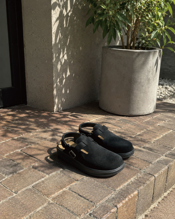 mbt_jp's tweet photo. 上品さに、ほどよい抜け感を。

Model：FRUNK JP019

#mbt #リカバリーサンダル #サボサンダル #リカバリー #足元コーデ https://t.co/TkQAvBYXLq