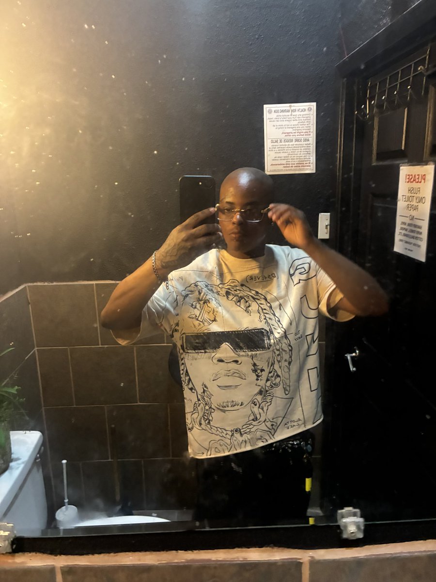 mascusername's tweet photo. Yal missed me Aint it https://t.co/JnDLuVQtFh