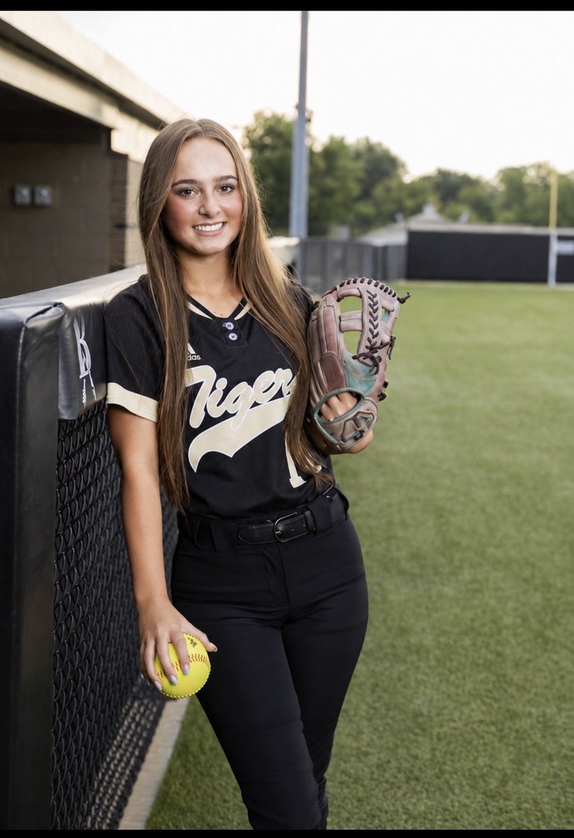 AudreyBapp's tweet photo. School ball is in full swing. https://t.co/jVXTVb8Wkm