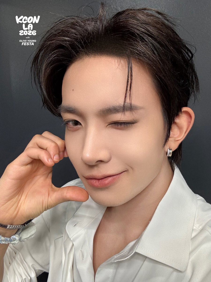 KCON_official's tweet photo. [#KCONLA2026] 📸 GREENROOM SELFIE

💜 DAY 3 | AUG 16 (SUN)
#EVAN @h_evva_n

Keep watching, you won’t want to miss this ✨

-
KCON LA 2026
AUG 14-16
https://t.co/OjhnrK2kXl Arena, LA Convention Center

Let’s #KCON https://t.co/L07FXnyB8L