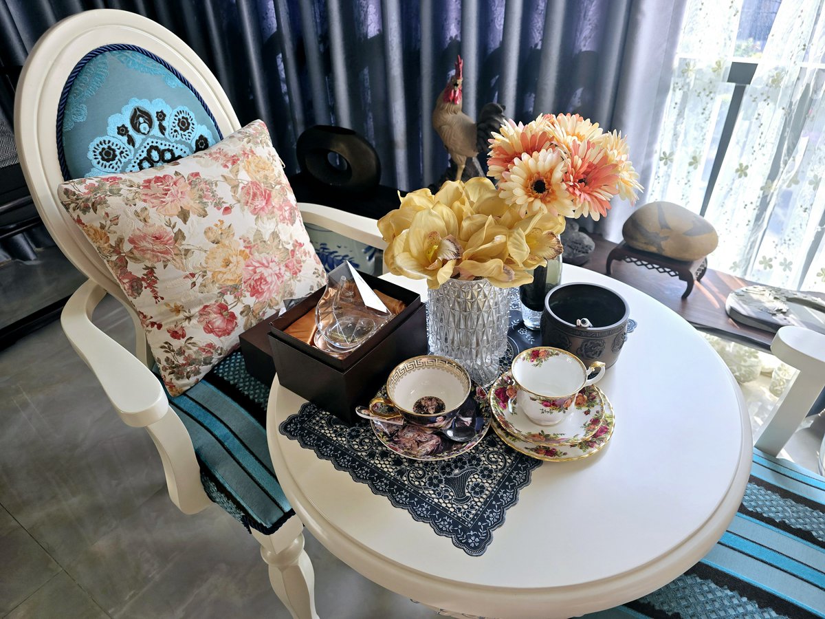 jlynd_rivers's tweet photo. Just finished a warm cup of herbal tea and flipped through my favorite old novel—this lazy Sunday afternoon is absolute perfection https://t.co/bXLWjK0MW5