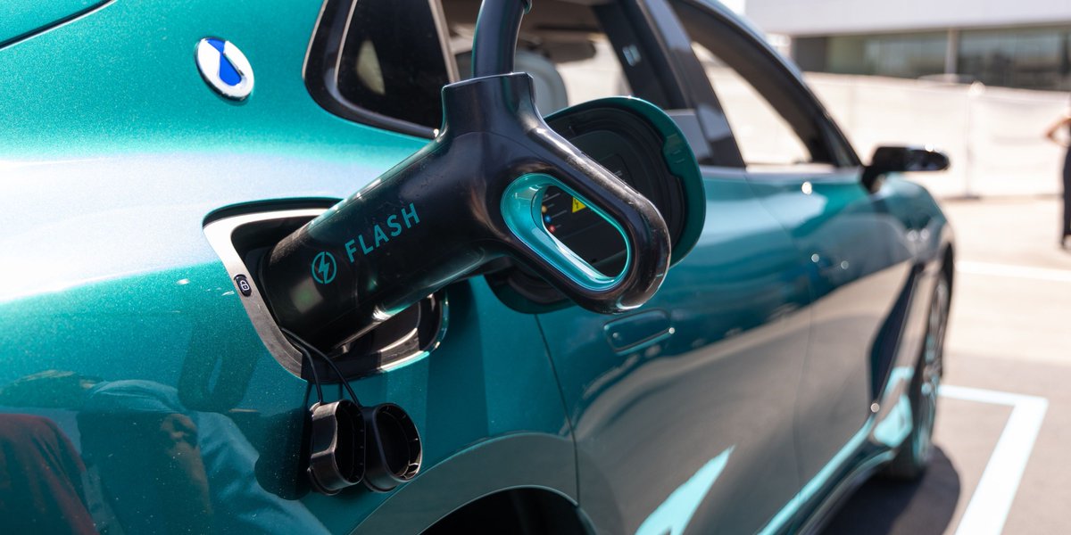 CarManiaMx's tweet photo. El calor no es problema para la Blade Battery de BYD. Su nueva generación con FlashPass reduce el calor desde el origen, sube 5% la densidad energética y prepara cargas más rápidas, manteniendo la seguridad en los veranos más extremos.

#CarMania #BYD #Electricos https://t.co/p4596rYF3O