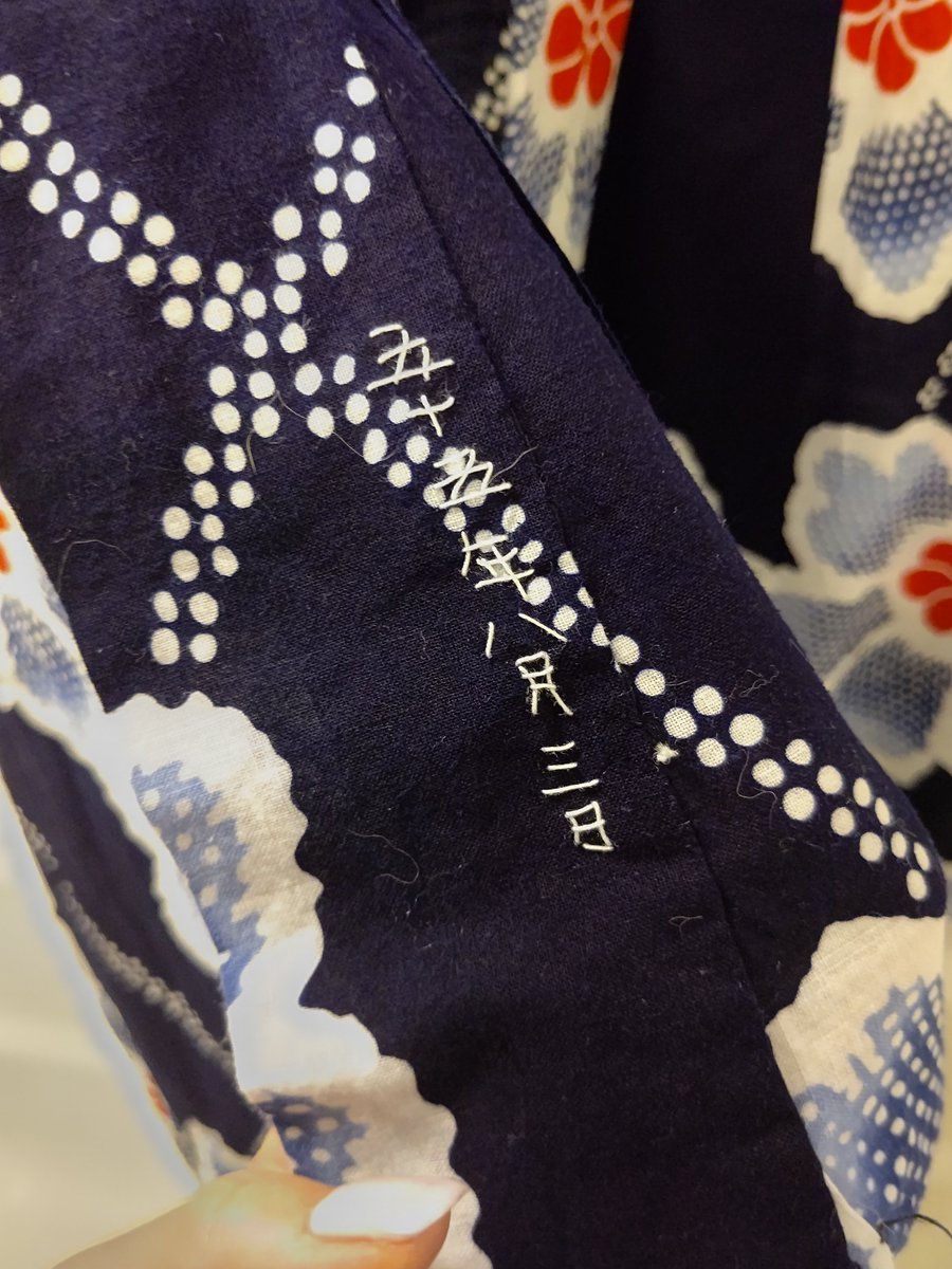 peachickpar's tweet photo. 紺色の浴衣洗ったらすんごい色出た。水に入れた途端に。
そりゃ帯に色移るわけだ。
でもこれ洗ったの初めてじゃないはずなんだけど、どうだったかな。
46年前に祖母が縫ってくれたもの。
今年裄を自分で出して久々に着てみた。 https://t.co/RzwRz1HAql