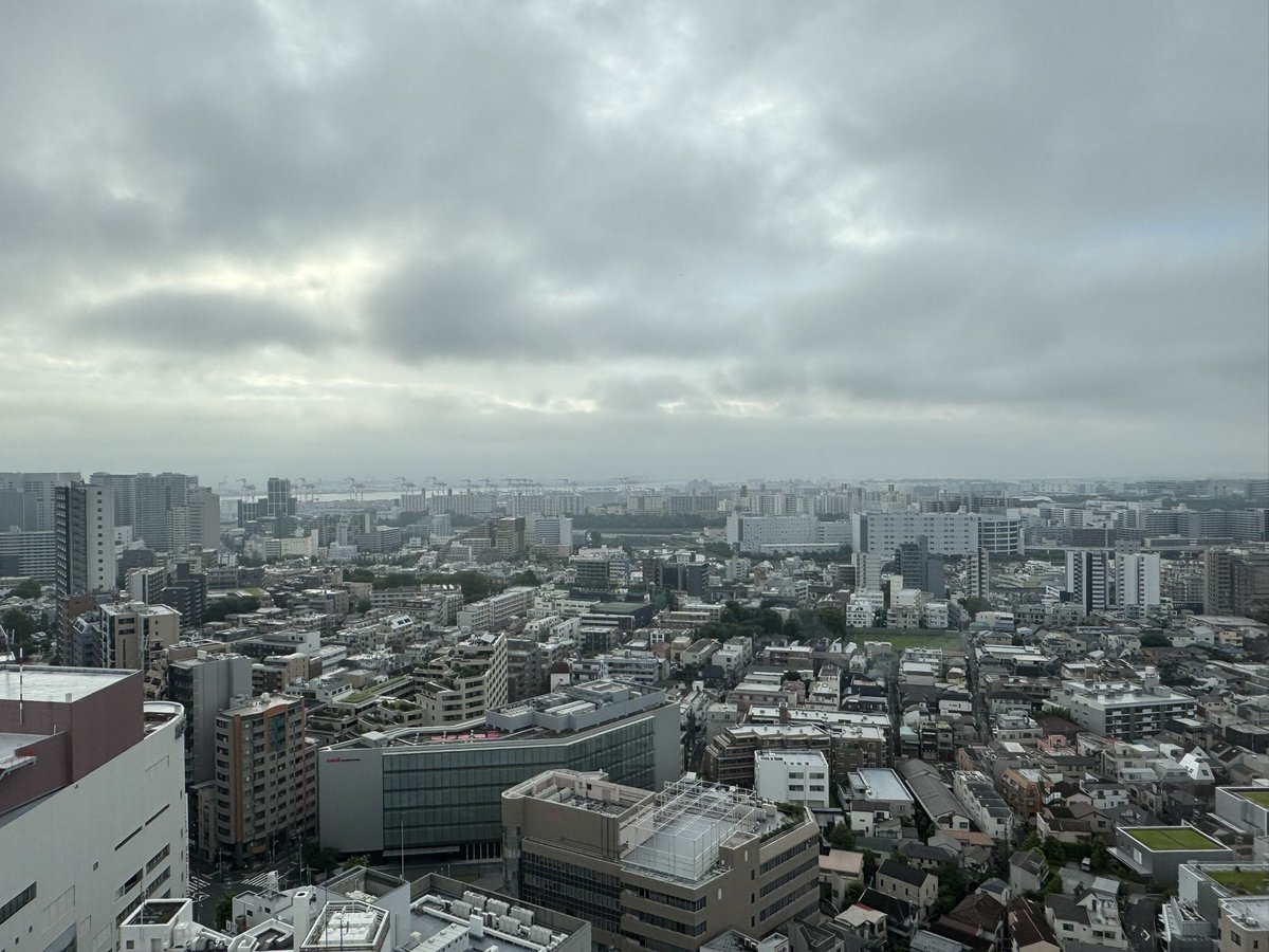 tremors07's tweet photo. 朝起きたら見知らぬ天井
おはよう東京
今日はコミケ3日目メロンブックスへ行く日だ https://t.co/O81Kf19CJI