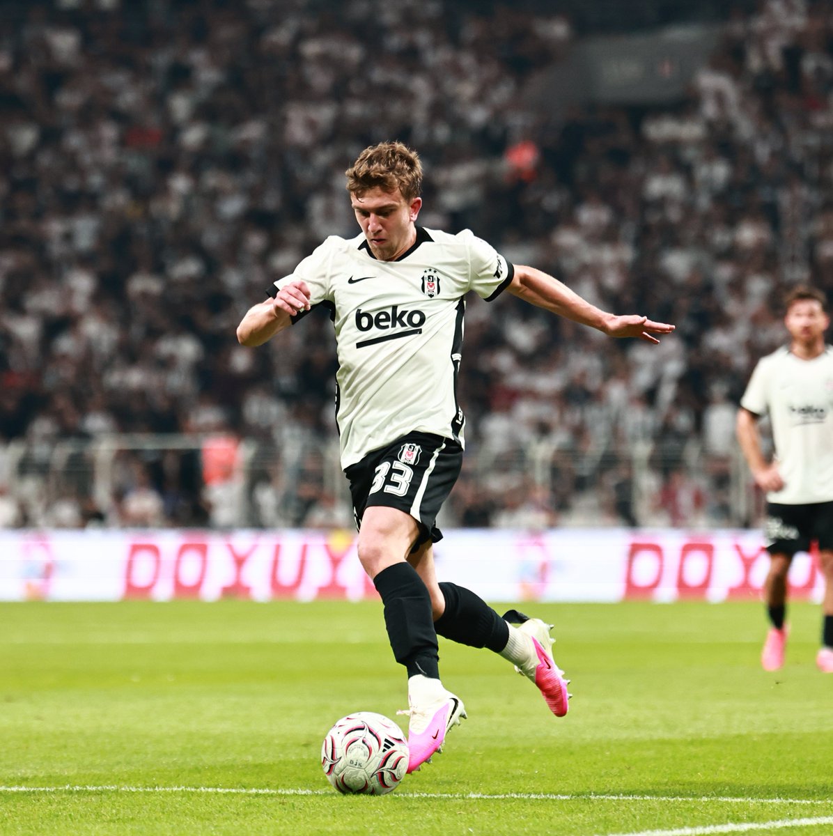 Besiktas's tweet photo. Mücadele. 😤 https://t.co/XrmUXqOKa9