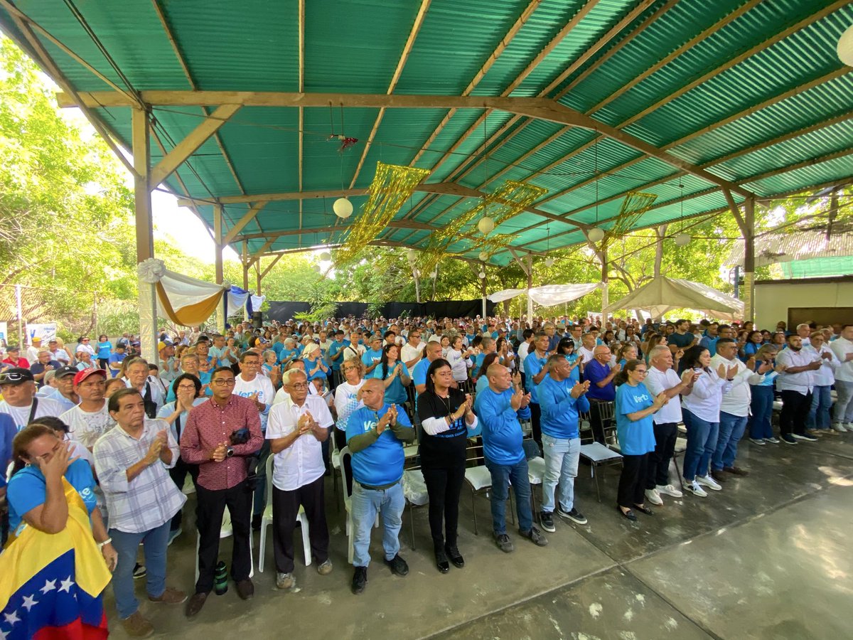VenteAragua's tweet photo. I Encuentro Estadal de Comisionados de Asociaciones Ciudadanas

Maracay fue la sede del primer encuentro de 11 comisiones y representantes de sectores profesionales, gremios, sindicatos, asociaciones vecinales, entre otros. https://t.co/auMJ8uXetk