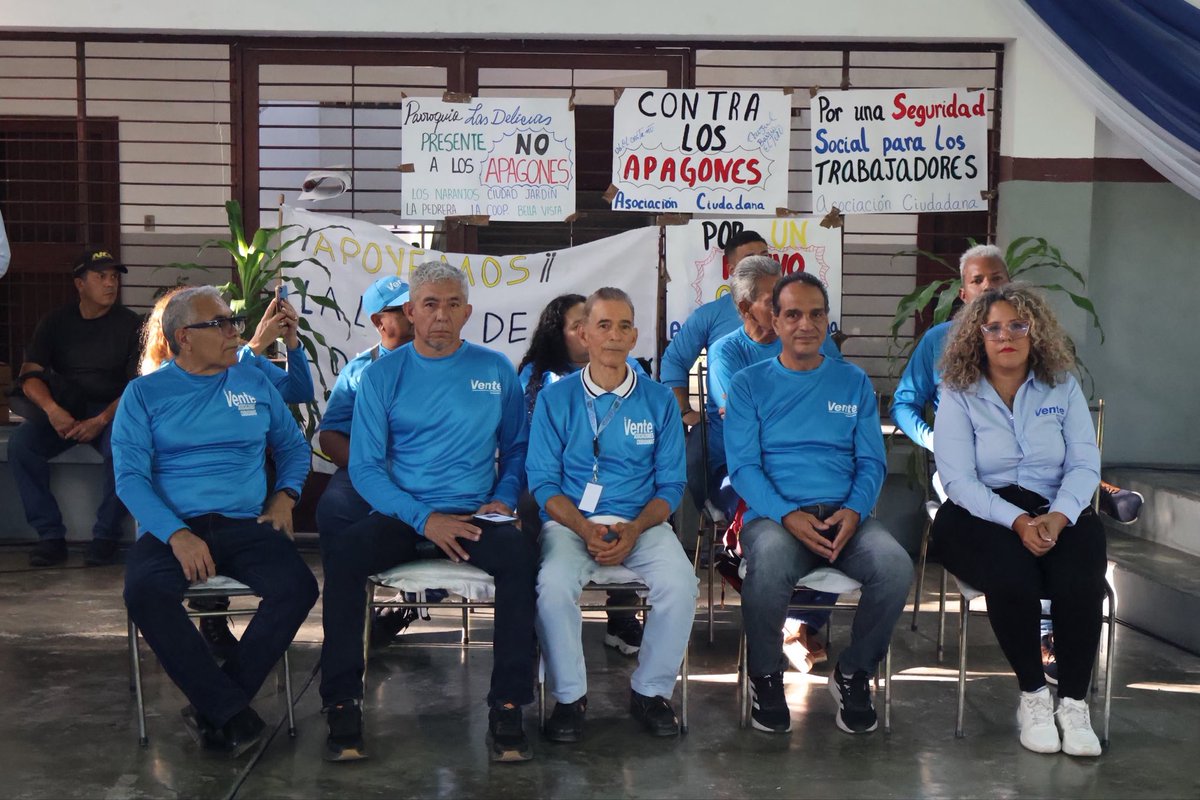 VenteAragua's tweet photo. I Encuentro Estadal de Comisionados de Asociaciones Ciudadanas

Maracay fue la sede del primer encuentro de 11 comisiones y representantes de sectores profesionales, gremios, sindicatos, asociaciones vecinales, entre otros. https://t.co/auMJ8uXetk