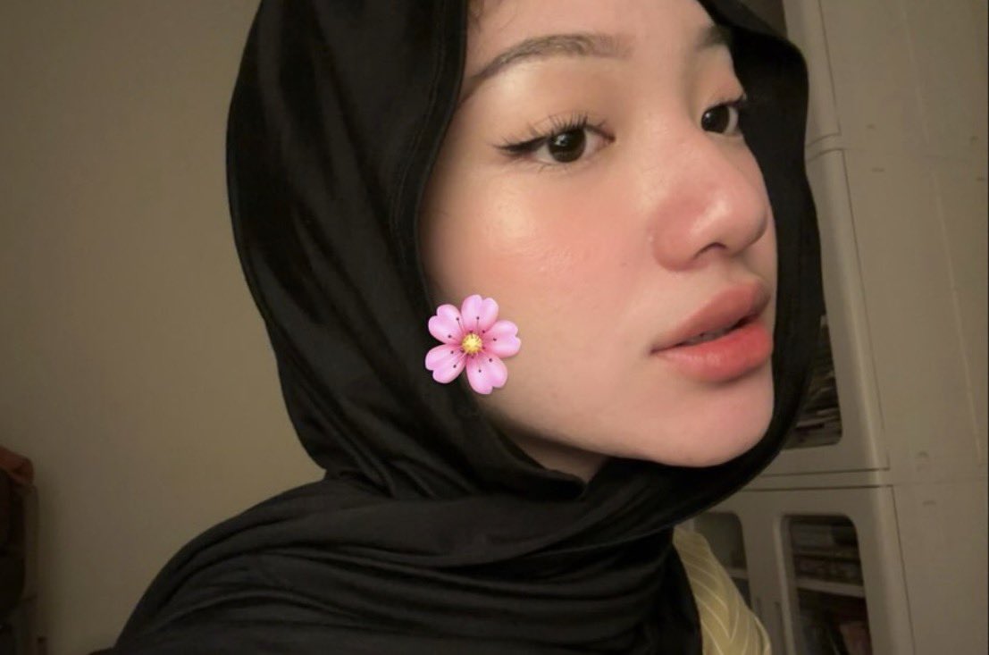 ciarenatata's tweet photo. Emang muka aku cocok dibilang kaya lonte?? Trus bibir aku salah satu faktor yg buat aku mirip lonte?? https://t.co/xVNYUQodlC