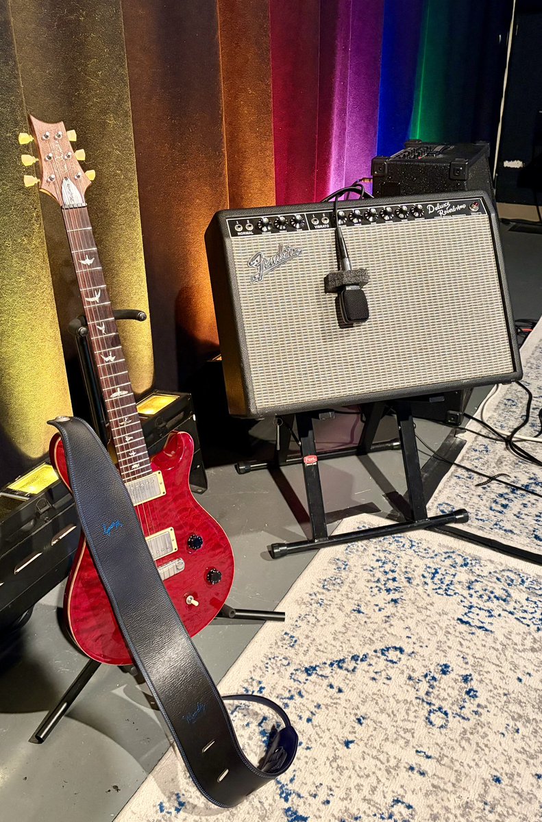 guitarhawg's tweet photo. Setting up for church this morning #PRS #PRSGuitars #FenderAmplifiers #Guitar #PraiseAndWorship https://t.co/nLw8myWSqb