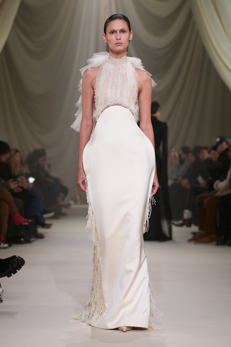 bottegasveneta's tweet photo. marina ruy barbosa wearing ashi studio spring-summer 2026 haute couture ✮ styled by antônio frajado! https://t.co/0n6HJZT2IG