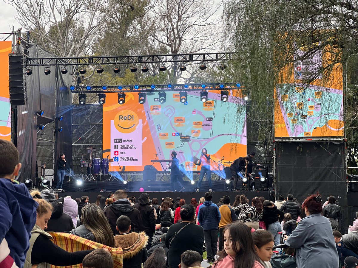 fabriziofiatti's tweet photo. Rosario fue de las infancias este fin de semana.

Juegos, encuentros, actividades y espacios para disfrutar en familia. Porque celebrar a los chicos también es construir una ciudad que los cuida y acompaña todos los días.

Feliz día de las infancias!