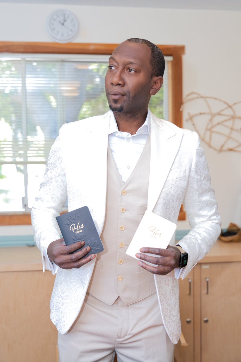 OfficialRobFury's tweet photo. My wedding day in style!

My @aus_cruz Sebastian Cruz Couture jacket.100% handmade Italian silk jacket fit like a glove. I highly recommend getting a jacket to elevate your style.

#fyp #fashion #highfashion #wedding #highlights https://t.co/EdPDoJuE6r