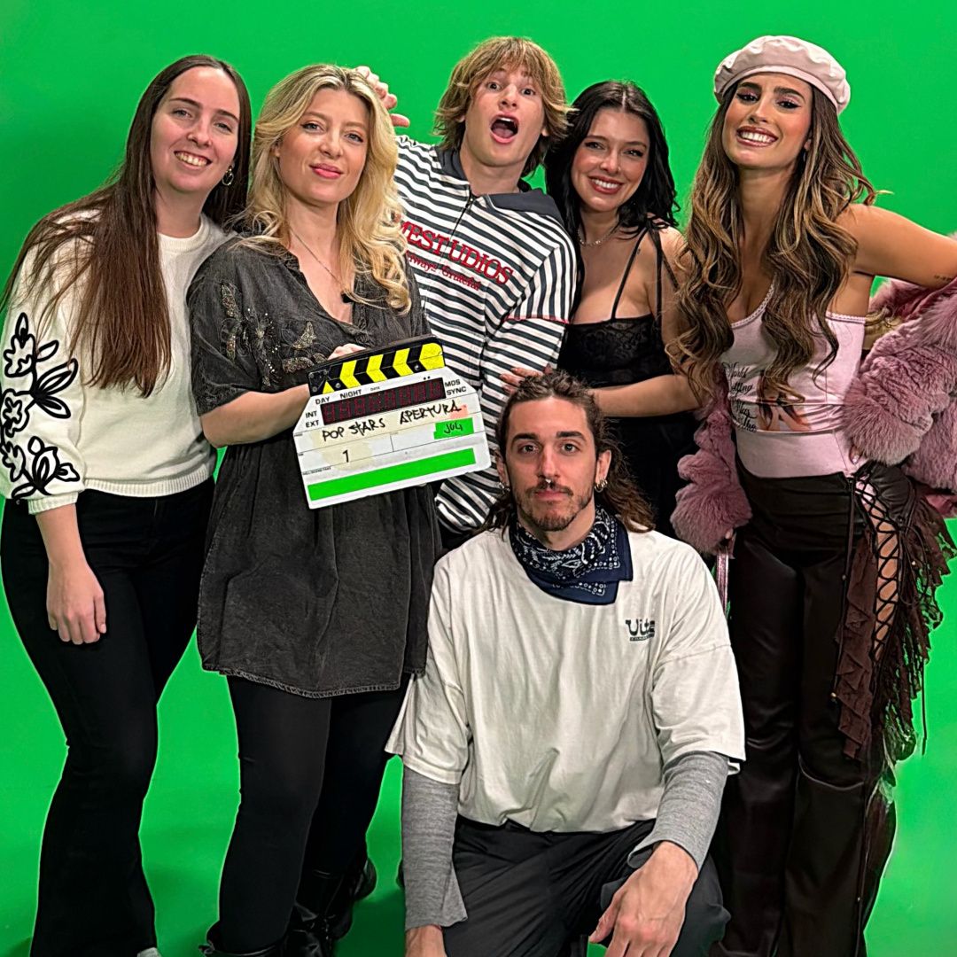 ZZNoficial's tweet photo. ELLA TAMBIEN SERA PARTE 🌟 @MeliMarzioni confirmo que se suma a #Popstars como Productora de los diferentes Contenidos que veremos desde este Mes en #StreamsTLF 🎶 Ya estuvo preparando algunas Cosas con @HolaReinis, @PoggioJulieta y @ValenRizzuti, los Hosts Digitales del Reality https://t.co/JpHQ9XW0nw