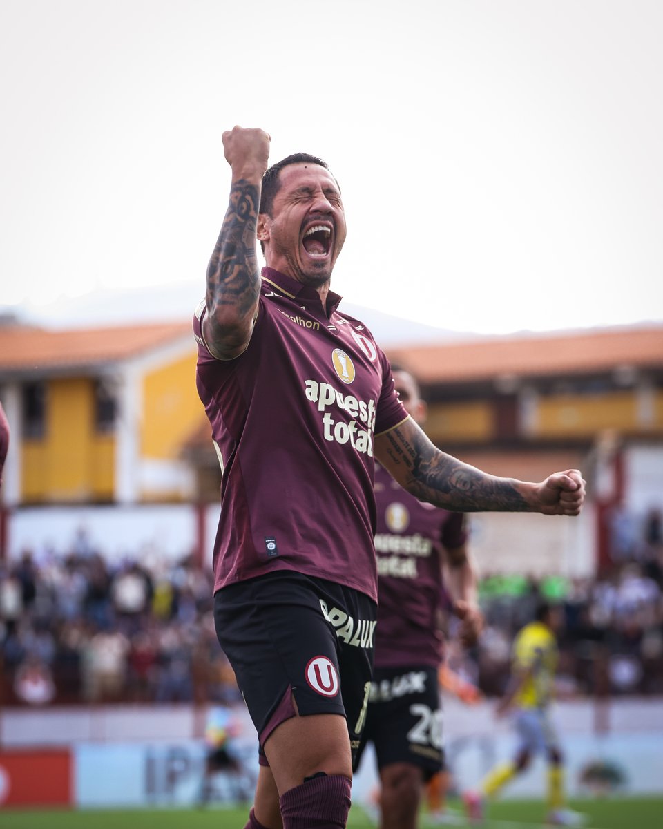 Universitario's tweet photo. 𝗨𝗡 «𝗕𝗔𝗠𝗕𝗜𝗡𝗢» 𝗔 𝗟𝗔 𝗔𝗟𝗧Ⓤ𝗥𝗔 🔝⚽

#ConLaUsiempre https://t.co/vPn8yTGeK3
