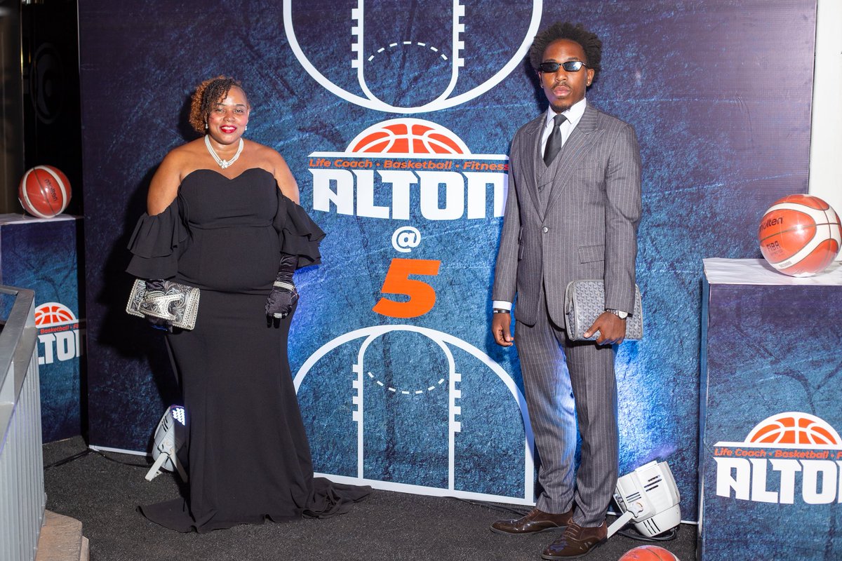 Alt0nBasketball's tweet photo. Arrivals https://t.co/HOHCSm22VH