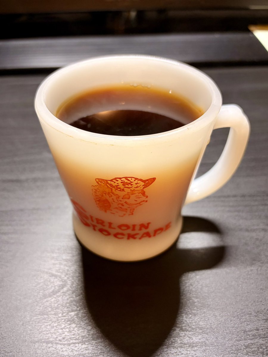 nonstop_tail's tweet photo. 出社準備を終えてんだけど、持病の五月病の発作が出たからコーヒーを飲みながら戦っているのだ。#五月病 #お盆ロス https://t.co/HQ3WZChtJh
