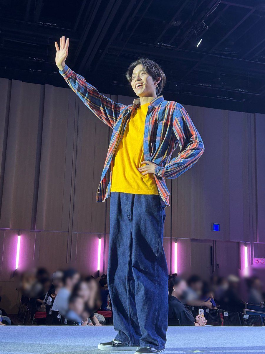 ULTIMATE_FORCE_'s tweet photo. ウルサマ、面白かった🙂‍↔️
イブキ君、そして演者の皆さん
ありがとうございました🙇🏻‍♂️
レッツギャラクシー❗️
#ウルトラヒーローズEXPO
#ウルサマ大阪 https://t.co/slumdWzq8C